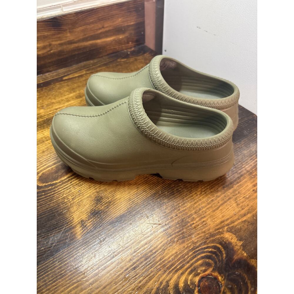 UGG Tasman Olive Green Water Proof Clogs Size 6